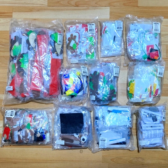 Huge Bulk Party & Winter Craft Kit Assortment + 2 FREE Giant Unicorns Balloons - Picture 4 of 4